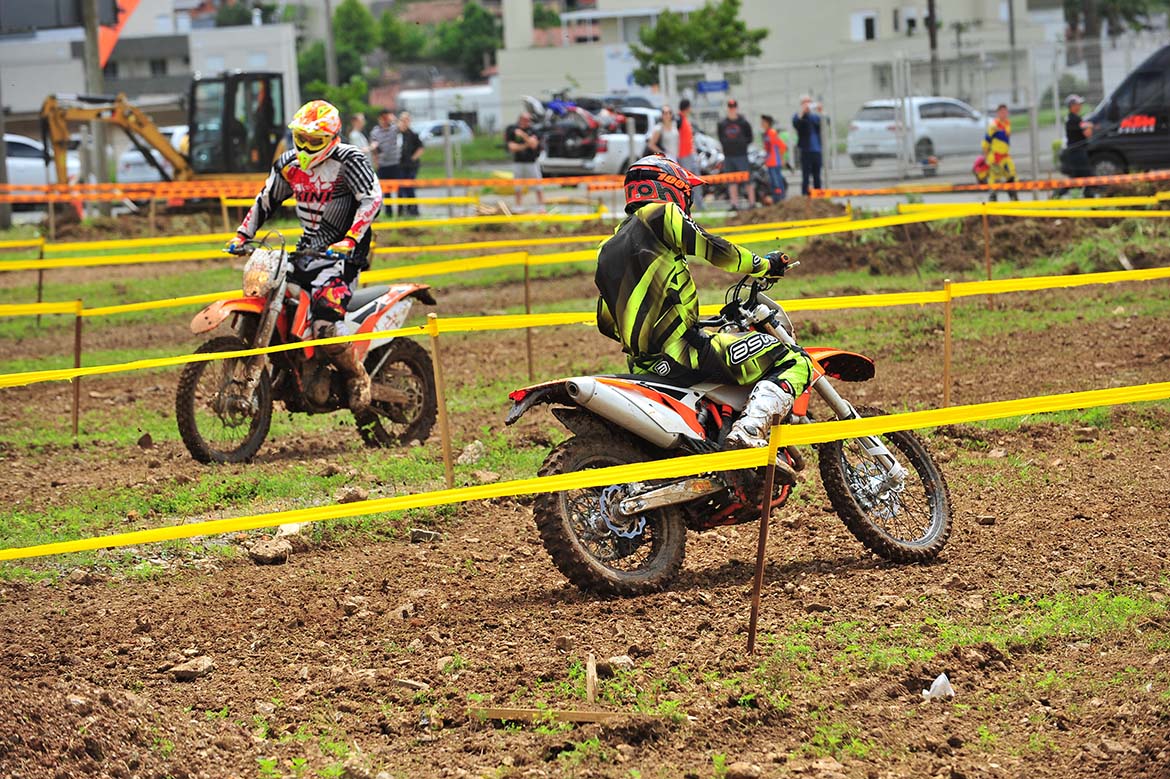 test-rider-ktm-cerca-de-50-pilotos-participam-do-test-rider-em-caxias-do-sul-rs-13