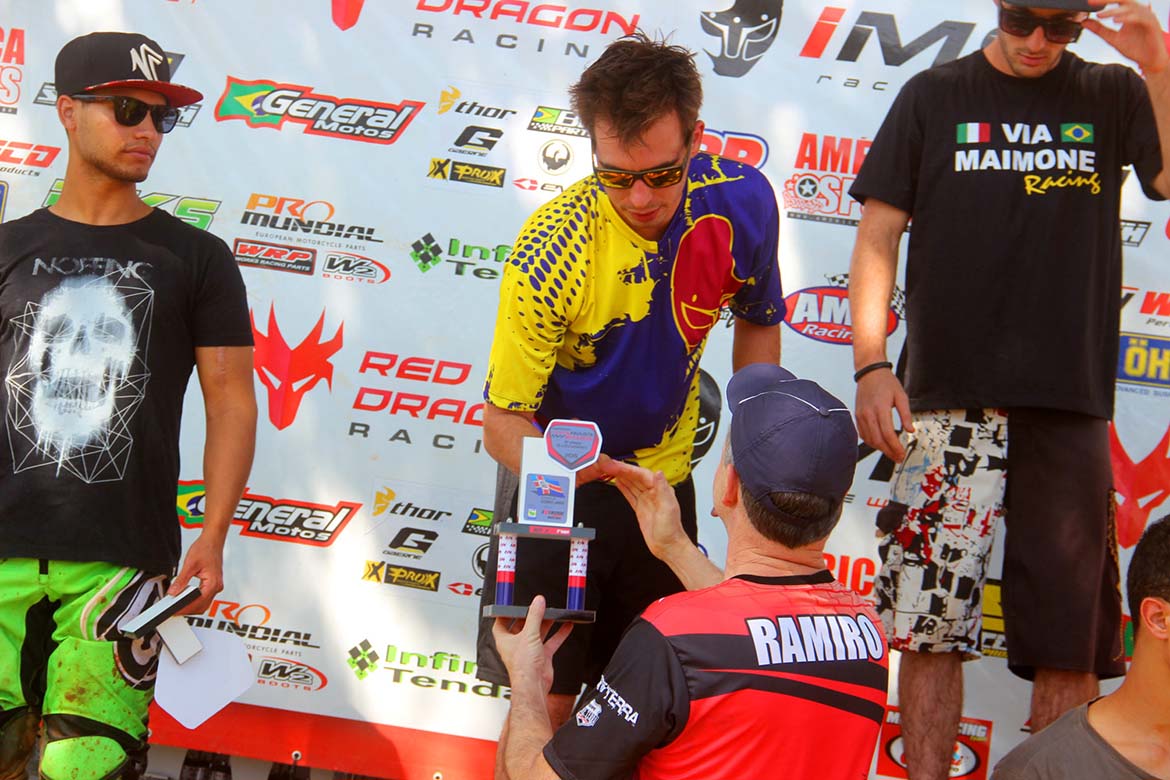 campeonato lesle paulista motocross 2015 3 terceira etapa cesario lange prefeito ramiro entrega trofeu com camiseta personalizada do treme terra