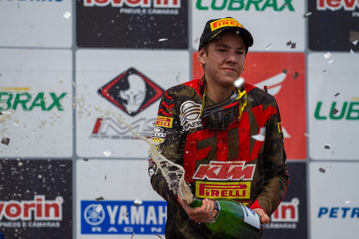 campeonato-brasileiro-de-motocross-pro-2015-5-quinta-etapa-podio-03